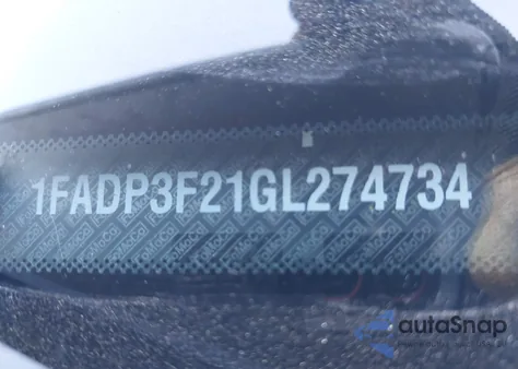 2016 Ford Focus Se z USA, uszkodzony, nr VIN 1FADP3F21GL274734